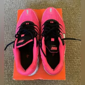 Very Good Condition! Women’s Nike AirMax Torch 4, Size 11.